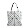 Nova Bolsa Geométrica Acolchoada com Emenda a Laser do Japão Bolsa Feminina Fashion Color Sólido Bolsa Tote Lantejoula Ombro Grande Capacidade