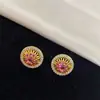 Pendientes Huecos de Diamantes Rojos Estilo Vintage con un Toque de Alta Gama, Lujo Ligero, Elegantes y Versátiles para el Trabajo