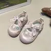 Sapatos de Princesa Estilo Coreano para Meninas 2026 Verão Nova Moda Versátil Calçados Casuais para Crianças com Fechos de Velcro