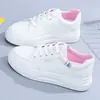 Tênis Brancos para Mulheres 2026 Estilo Quente Primavera Novo Tendência Sola Grossa Sapatos Casuais Plataforma Tênis Esportivos Tênis Versáteis