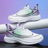 Zapatos de otoño para mujer transfronterizos, con parte superior de punto transpirable, diseño de cordones, suela gruesa y un esquema de color degradado blanco y morado, lo que los hace versátiles y adecuados para el uso casual.