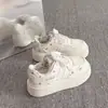 Zapatos de pan de dopamina transfronterizos, zapatillas blancas de suela gruesa, nuevo modelo 2026, zapatos de entrenamiento alemanes para mujer, zapatillas casuales versátiles para estudiantes