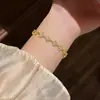 Pulsera de Trébol de Cuatro Hojas de la Suerte para Mujer, Nueva Joyería Transfronteriza, No se Desvanece, Incrustada con Diamantes de Colores, Acero de Titanio, Exquisita Joyería Artesanal de Alta Calidad al por Mayor