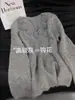 Suéter de Crochê com Padrão de Camélia Gola V Feminino Outono/Inverno 2026 Estilo Suave Coreano Solto Chique Top Rejuvenescedor