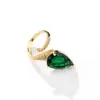 Anel de Diamante Verde com Ponta de Diamante de Luxo Europeu Ajuste de Garra Diamante Gota d'Água Cor Aço Vermelho Diamante Anel Aberto Empilhável Feminino Atacado