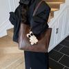 Bolsa de Axila Retrô de Grande Capacidade para Commuter Outono Transfronteiriça para Mulheres 2025 Nova Bolsa Tote Simples Bolsa de Ombro Versátil