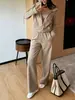 Nueva colección otoño e invierno LULU: un conjunto de dos piezas que incluye una chaqueta con capucha y cremallera y pantalones casuales de pierna recta, diseñado para un efecto adelgazante y que alarga la figura, perfecto para ropa de trabajo.