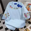 2025 Nova Divertida Camiseta Feminina de Manga Curta Estampada com Desenho Shin-Chan Verão Casual Solta Versátil Top Ins