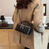 Bolsa de mão acolchoada com corrente de nicho 2025 outono e inverno novo estilo versátil simples elegante pequena bolsa quadrada bolsa transversal de ombro único