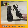Sandálias finas de cor sólida estilo francês com bico quadrado 2025 elegantes de verão novo estilo salto agulha de salto alto moda sapatos femininos