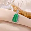 Colgante de Calcedonia Verde de Plata de Ley S925 Yiluyin, Cadena para Suéter Versátil Elegante Geométrica de Moda de Lujo Ligero