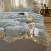 Conjunto de cama de quatro peças em veludo bordado estilo princesa de inverno, roupa de cama espessa de veludo de leite, lençol de flanela de coral e capa de edredom