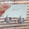 Hebilla de Oreja Metálica Plegada Retro Europea y Americana Pendientes de Moda Atmosféricos de Alta Gama para Mujer Celebridad de Internet Pendientes de Moda 2025 Nuevos Pendientes de Moda