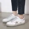 Zapatos de Cuero Genuino Envejecidos para Mujer 2026 Nuevos Versátiles para Todas las Estaciones Estilo Coreano Vintage Zapatos Blancos con Patrón de Estrella Zapatos Envejecidos para Hombres y Mujeres Parejas