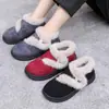 Sapatos de Tecido Novos Velhos de Pequim de Inverno Solado Macio Sapatos de Mãe Com Veludo Quente Casuais Femininos Sapatos de Algodão Casuais Espessados Com Veludo
