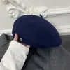 Boina de Lana de Color Sólido con Logo Redondo Sombrero de Fábrica Procesamiento Nuevo Sombrero Otoño e Invierno Moda para Mujer Versátil Boina de Pintor