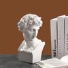 Escultura de Figura de Estilo Nórdico 15cm de Alto Xiaowei Pequeña Estatua de Resina Imitación Yeso Adornos Europeos para la Cabeza