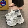 2026 Estilo Nuevo Caliente Suela Gruesa Aumentador de Altura Malla Transpirable Versátil Ligero Zapatos Deportivos Casuales ins Zapatos de Papá para Mujer Mujer