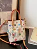 Bolso pequeño de alta gama para mujer, nuevo modelo de verano 2026, bolso casual de moda de lujo ligero con estampado retro para teléfono, bolso de hombro y cruzado