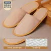 Pantuflas Desechables para Hoteles, Lino Engrosado y Tejido Denso, Adecuadas para Casas de Huéspedes y B&Bs, Pantuflas con Logo Personalizable, Venta al por Mayor desde el Fabricante