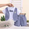 Elegante conjunto de verano de manga corta para niños, con un conjunto de chaleco estilo británico, perfecto para bebés y niños pequeños. Un conjunto de dos piezas de moda para tu pequeño
