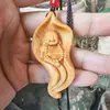 Collar con Colgante Tallado en Madera de Ciprés Hoja de Sauce Maitreya para Hombres y Mujeres Amuleto de Buda Pieza de Mano Hoja de Loto Colgante de Cuello Maitreya Colgante de Coche