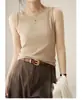 Top Regata Canelado Novo de Verão Off-the-Shoulder Direto da Fábrica para Mulheres, Cor Sólida, Modelagem Justa, Valoriza o Corpo, Pode ser Usado como Roupa Íntima ou Peça Externa, Sem Mangas