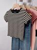 Camiseta de Manga Corta a Rayas Horizontales Estilo Europeo para Mujer, Verano 2025 Nuevo Top Americano Chic Único con Hombros Regulares y Corte Ajustado