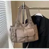 Bolso transfronterizo para mujeres oficinistas, bolso de hombro versátil de alta gama de nicho para el día a día, bolso cruzado de cuero suave