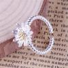 Anillo abierto de moda de dos colores chapado en oro con forma de flor de margarita, pequeño, fresco, versión coreana, anillo de flor de cerezo para mujer, anillo, anillo al por mayor