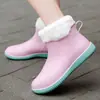 Botas de Chuva de Moda Transfronteiriças Femininas Antiderrapantes Sapatos de Borracha para Cozinha Forrados com Lã Roupas Externas Quentes Botas de Chuva Estilo Coreano Versátil Impermeável Sapatos para Lavagem de Carro