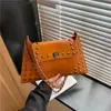 Bolso Grande Vintage con Remaches Bajo el Brazo para Mujer 2026 Nuevo Elegante Bolso Tipo Sobre Retro Bolso Cruzado Sencillo Casual para Hombro