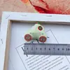 Coches de Dibujos Animados, Trenes Pequeños, Muñecas, Vehículos de Transporte, Figuras, Broches, Colgantes, Accesorios, Decoraciones para Zapatos, Decoraciones para Calcetines, Decoraciones para Bufandas