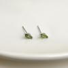 Solo este verde ~ Mori aretes de flor de gota de aceite fresca pequeña, moda, temperamento, aretes comodín, aretes de alto sentido, mujer