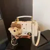Bolsa de Mão Pequena Quadrada com Relevo, Elegante e na Moda, para Mulheres, Novo Modelo Inverno 2025, Bolsa de Ombro de Alta Qualidade, Bolsa Transversal de Luxo Leve para o Dia a Dia