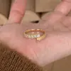 Anillo de Pista de Estrellas Escalonadas Mismo Estilo de Xiaohongshu Anillo de Cola de Diseño de Nicho para Mujer Anillo Super Brillante Microincrustado Envío Directo
