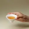 Xícara de Chá de Porcelana Branca com Esmalte Branco Doce, Feita Sob Medida para Uso Doméstico, Adequada para Chá Kung Fu, Apresentando um Design Único