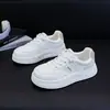Zapatos Blancos de Suela Gruesa para Mujer 2026 Nueva Moda Tenis Casuales Versátiles Cómodos Transpirables Zapatos Talla Grande para Mujer 41 a 43