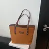 Bolsa Satchel Popular de Grande Capacidade para Outono e Inverno, Bolsa de Trabalho para Mulheres 2025 Nova Luxo Acessível Veludo de Pele de Veado Bolsa Tote de Ombro Único