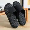 Nuevas pantuflas de suela gruesa para usar al aire libre, en casa, en interiores/exteriores, resistentes al desgaste, antideslizantes, cómodas pantuflas para hombre
