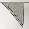 Pañuelo Triangular con Estampado de Lunares Clásicos 2026 para Mujer, Moderno y Elegante, Adecuado para el Viaje Diario y el Vestuario Profesional, Seda Sintética
