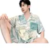 Pijama nuevo para hombre para verano, hecho de seda helada, talla grande, de manga corta, conjunto de ropa de estar fina y holgada para hombres jóvenes y de mediana edad