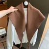 Nueva colección de otoño e invierno: Bufanda triangular de alta gama para mujer, con un diseño relajado y elegante, de corte irregular y que proporciona calidez como capa exterior.