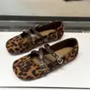 Zapatos Mary Jane retro con estampado de leopardo estilo francés para mujer, zapatos de ballet poco profundos de punta redonda con doble hebilla para otoño de 2026, zapatos de vestir elegantes