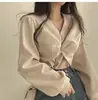 Camisa chique e estilosa com decote V plissado