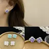 Pendientes de Botón de Trébol de Cuatro Hojas de la Suerte con Diamantes Completos de Alta Calidad para Mujer Pendientes de Flor de Trébol de Cuatro Hojas de Circonita Exquisitos de Lujo Ligero 2026 Nuevo Más Vendido