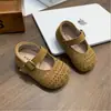 Zapatos para bebé con suela blanda, zapatos de moda calados de una sola pieza, nuevo modelo primavera 2026, zapatos transpirables de punta cerrada para niñas tipo princesa