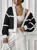 Cardigã Feminino de Comércio Exterior Roupas Europeias e Americanas Transfronteiriças Outono e Inverno Peça Externa Costura em Contraste Curto Casual Solto Suéter Tricotado