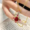 Anillo Elegante de Lujo Ligero Huevo de Paloma Rubí Rosa Set de Collar Colgante de Corindón Rojo de Alta Gama Caballero Jedi para Mujer