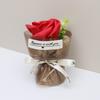 A las chicas les gusta el pequeño ramo fragante de rosas, flores de jabón, ramo de accesorios de regalo a juego para el romántico Día de San Valentín